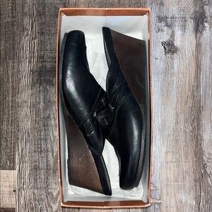 BARE TRAPS - Women’s Black Mules - Size 11